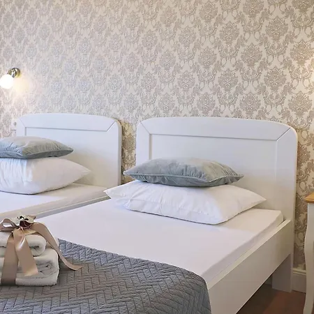 Six Bedroom With Heated Pool * Peračko Blato