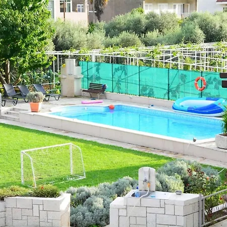 Six Bedroom With Heated Pool *