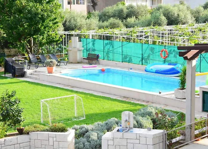 Six Bedroom With Heated Pool *